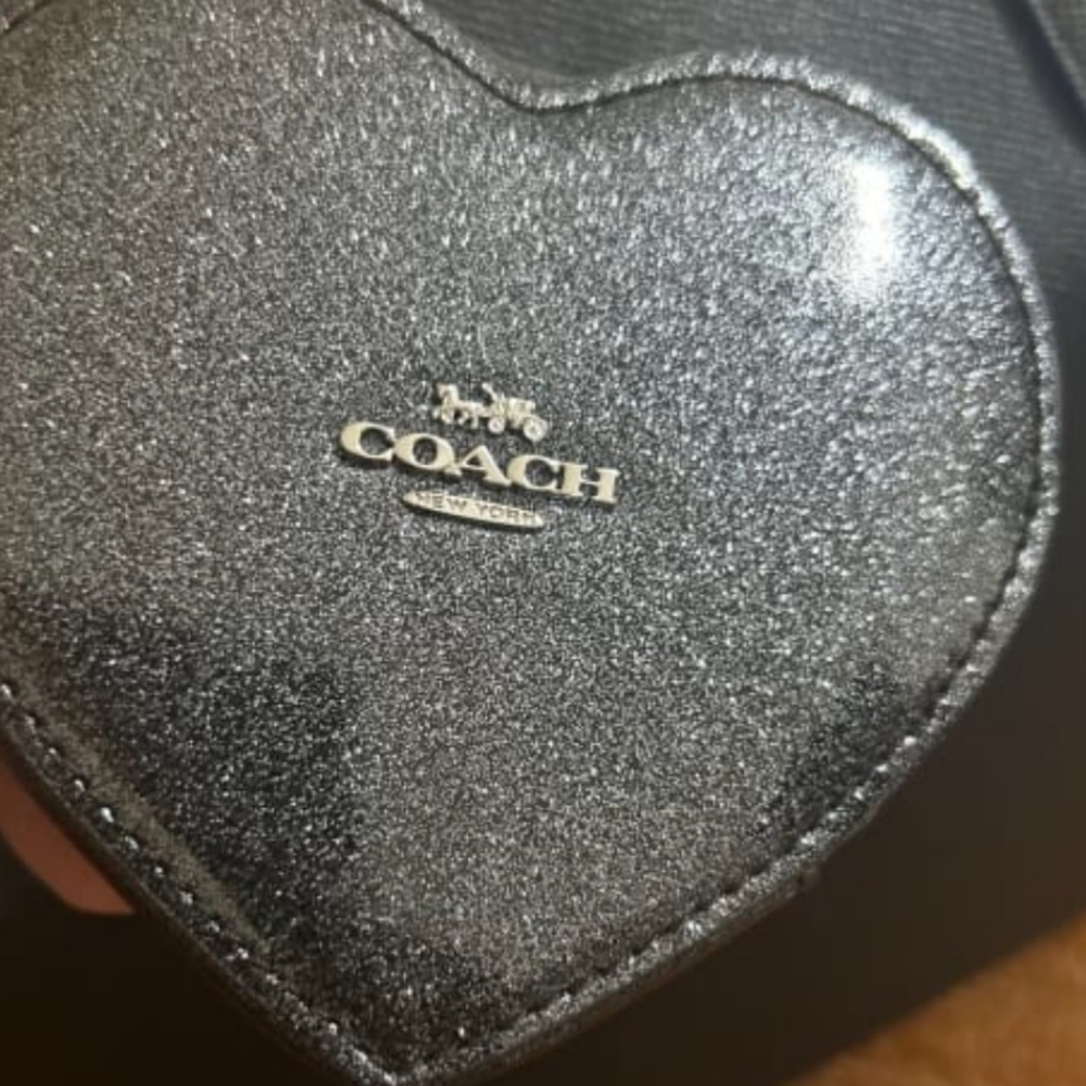COACH HEART COIN CASE